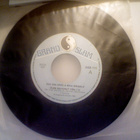 ESA ORRE & MIKA SINISALO :: OLEN VALVONUT YÖN :: VINYYLI  7" - pikkukuva 1