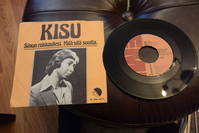 Kisu – Sinun Rakkautesi / Mitä Sitä Suotta