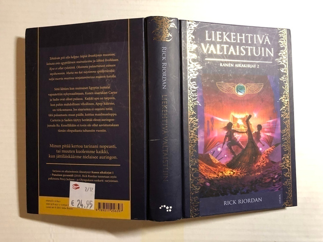 Rick Riordan Liekehtivä valtaistuin
