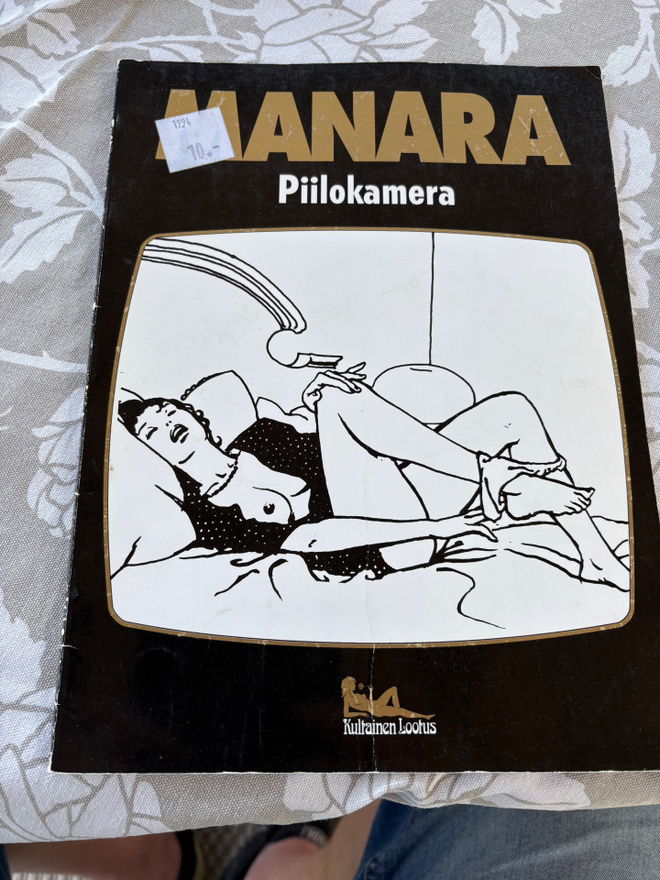 Manara, Piilokamera. Kultainen lootus.