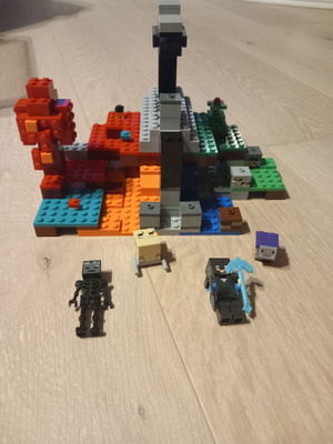 Lego Minecraft 21172 Portaali