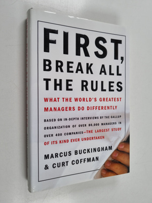 Marcus Buckingham : First, Break All The Rules : what the...