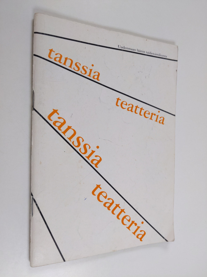 Seppo Kauhanen ym. : Tanssia, teatteria - opaskirja harra...