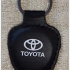 Pieni nahkainen musta Toyota avaimenperä - pikkukuva 1