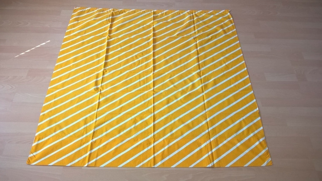 Retro - Verhot - kelt./valk. raidalliset - 125x125 cm