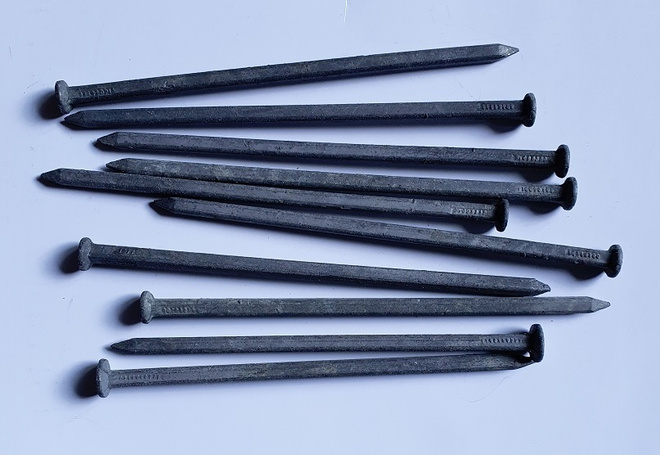Kuumasinkittyjä nauloja 10 kpl 125 x 4,2 mm