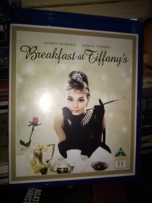 BLU-RAY : AAMIAINEN TIFFANYLLA ( SIS POSTIKULU)