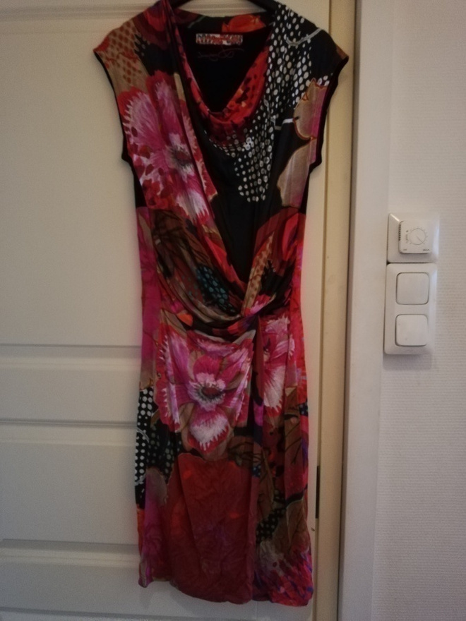 Desigual -trikoomekko, ihanan värikäs, koko M
