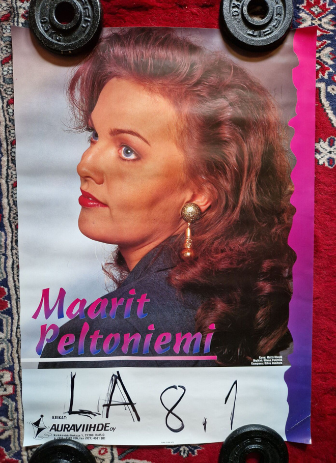 Maarit Peltoniemi  Keikkajuliste 2 . 60×42cm