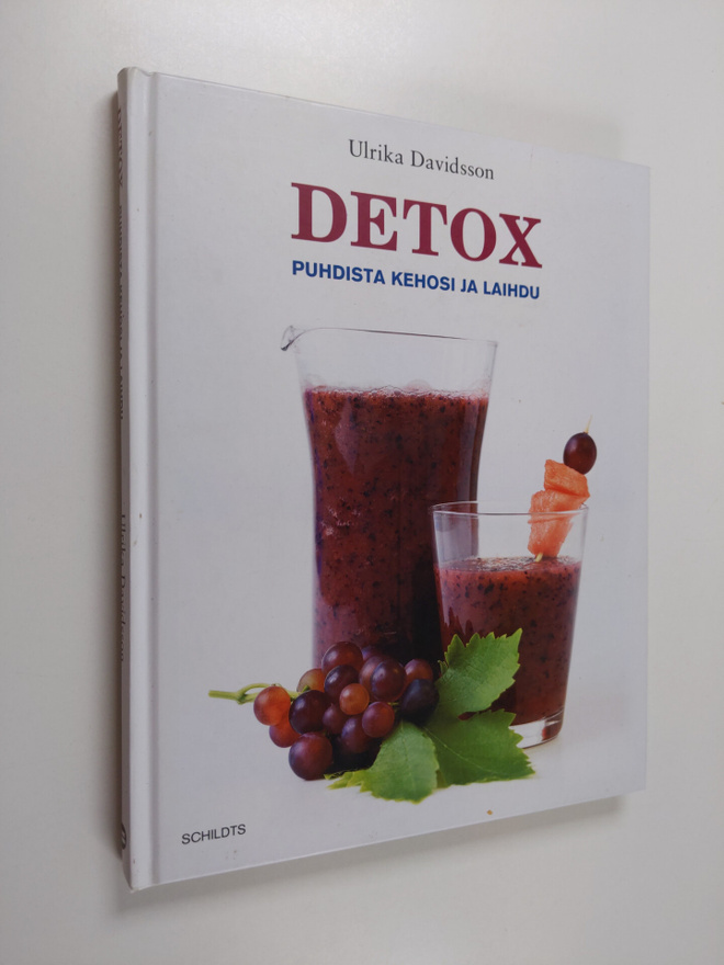 Ulrika Davidsson : Detox : puhdista kehosi ja laihdu