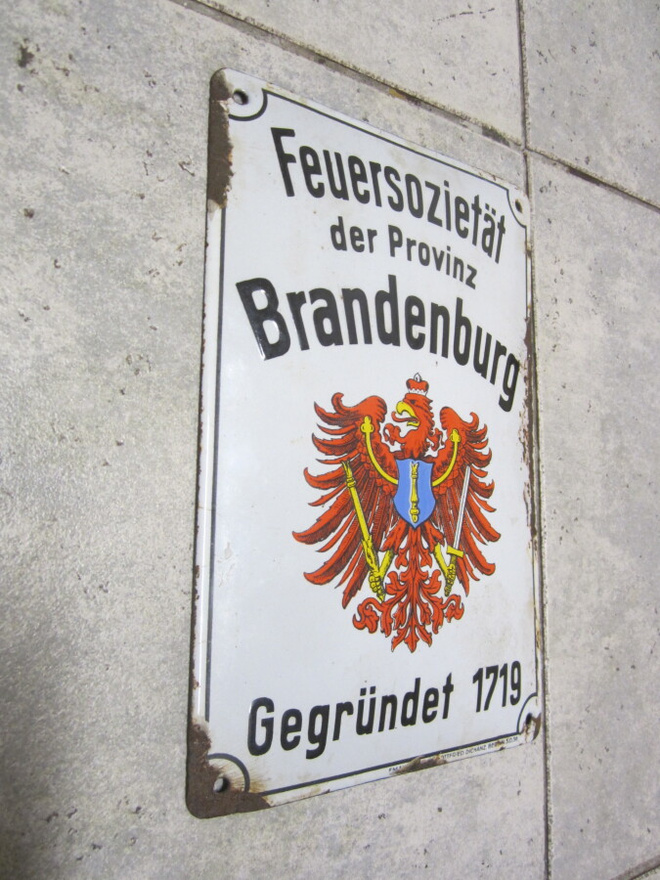 BRANDENBURG GEGRUNDET 1719 - EMALOITU KYLTTI