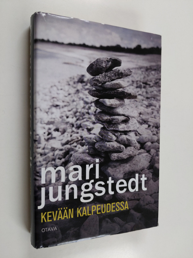 Mari Jungstedt : Kevään kalpeudessa