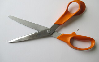 FISKARS SAKSET 21,5 cm