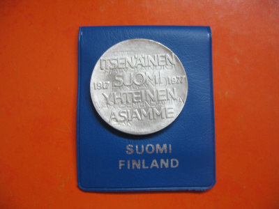 10 mk hopea juhlaraha Itsenäisyys 60 vuotta - 1977