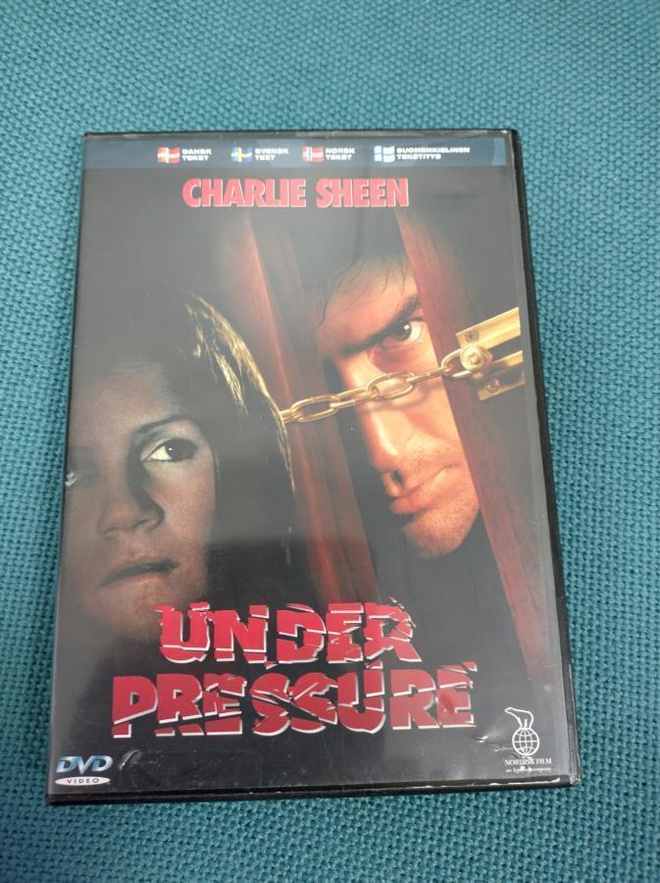PINNA KIREÄLLÄ (Charlie Sheen) 1997***