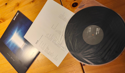 Band Maid: about Us 12" sisältää postikulut