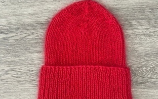 Käsin neulottu beanie pipo