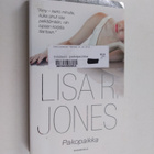 Lisa R. Jones : Pakopaikka - pikkukuva 1