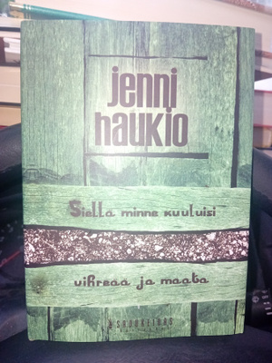 Jenni Haukio : Siellä minne kuuluisi vihreää ja maata ( SIS