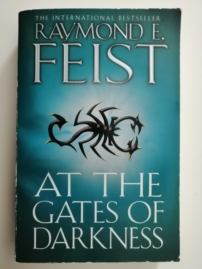 Feist, Raymond E.: At the Gates of Darkness