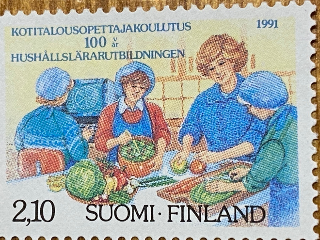 KOTITALOUSOPETTAJAKOULUTUS 100 VUOTTA**