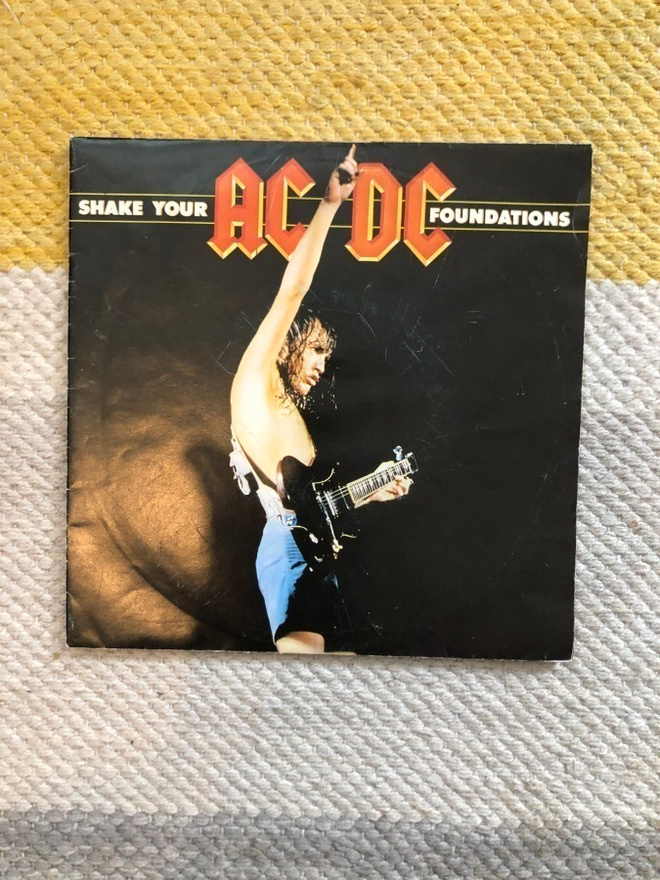 AC/DC: Shake Your Foundations. Julistekansi. 1986.