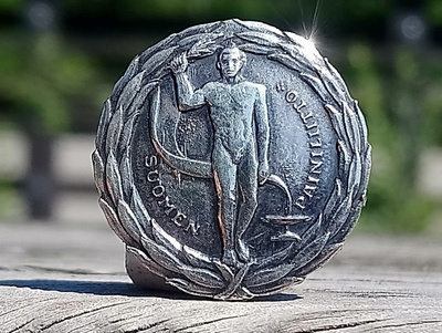 Hopeinen 813H. Suomen painiliitto. Vuodelta 1961. Numeroitu!