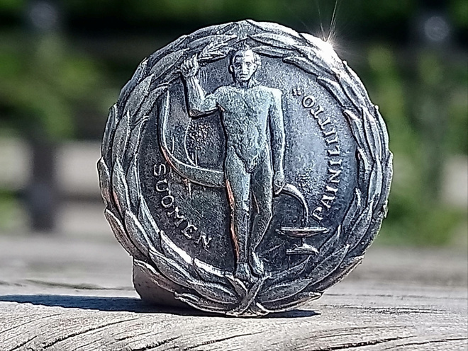 Hopeinen 813H. Suomen painiliitto. Vuodelta 1961. Numeroitu!