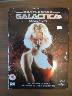 Battlestar Galactica Season 1 - ei tekstitystä suomeksi 4DVD