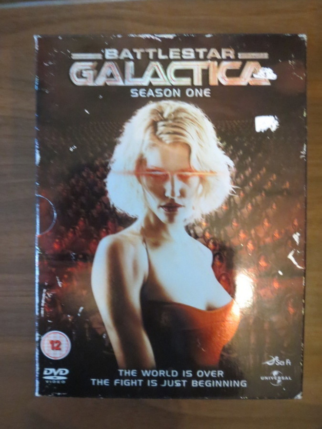 Battlestar Galactica Season 1 - ei tekstitystä suomeksi 4DVD