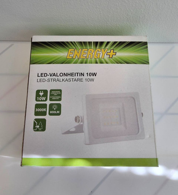Energy+ LED-valonheitin 10W 800lm 3000K IP44 (UUSI, pistokke