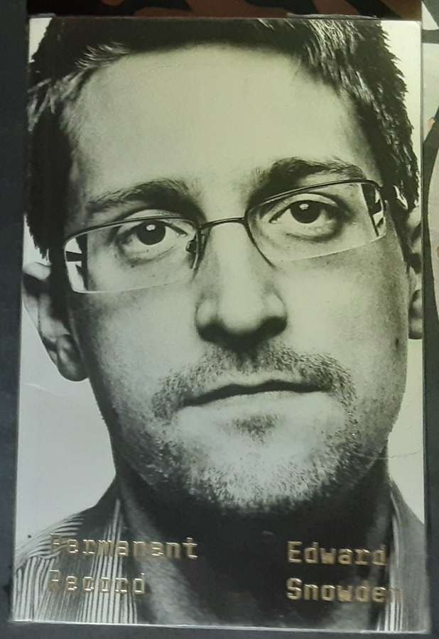 Permanent Record - Edward Snowden - 340 sivua