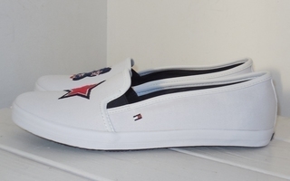 39 - Tommy Hilfiger valkoiset veikeät avokkaat * UUDET