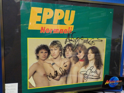 EPPU NORMAALI TAULU NELJÄLLÄ NIMMARILLA