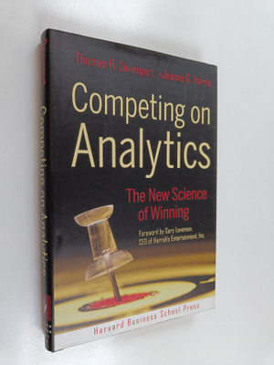 Thomas H. Davenport : Competing on analytics : the new sc...