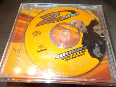 CDS 2 IN LINE ** JOHNNY **