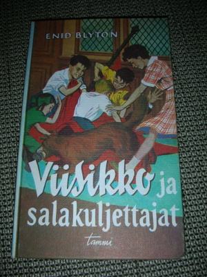 Blyton: Viisikko ja salakuljettajat