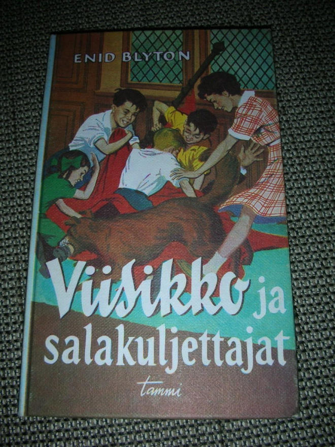 Blyton: Viisikko ja salakuljettajat