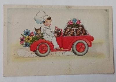 Pikkukokki ja koira tuovat kakun sekä kukkia autolla p. 1944