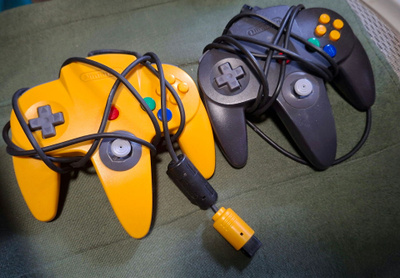 2kpl Nintendo 64 Ohjaimia