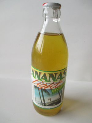 Avaamaton ananas light pullo