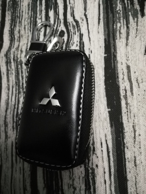 Mitsubishi nahkainen avaimeperäkotelo