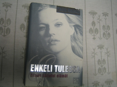 Panu Rajala - Enkeli tulessa, Elinan suljetut elämät