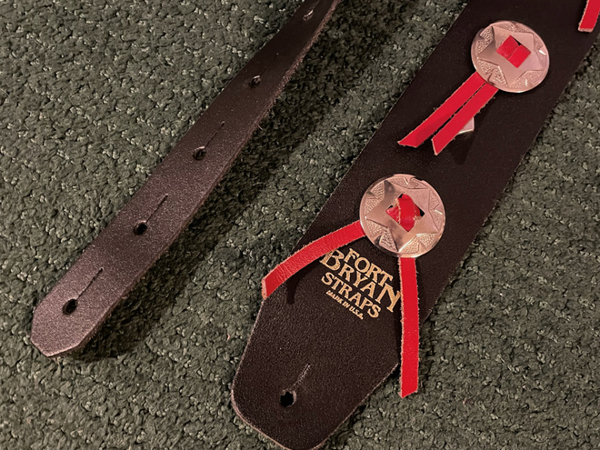 Fort Bryan Straps made in U.S.A Concho nahkainen olkahihna
