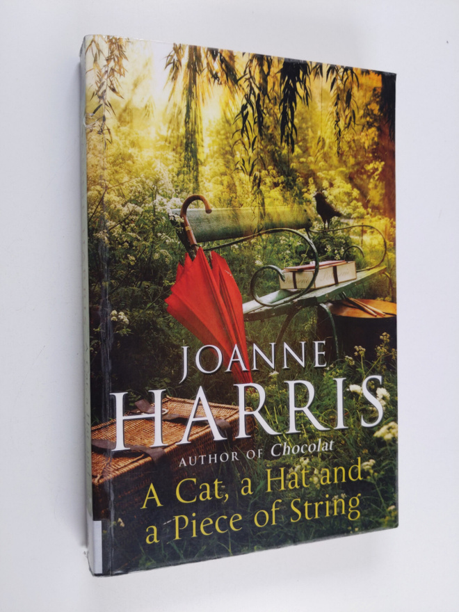 Joanne Harris : A cat, a hat and a piece of string