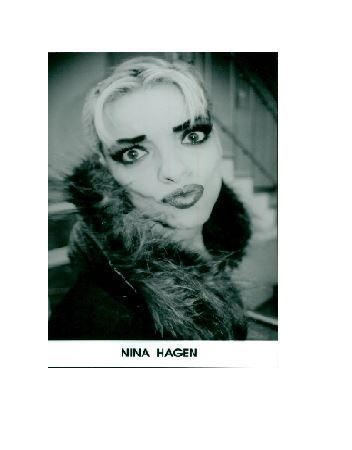 NINA HAGEN --- valokuva  21cm x 30cm  #2