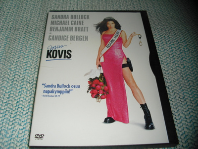 MISS KOVIS (Sandra Bullock)***