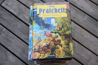 Terry Pratchett Pienet Jumalat (sid)