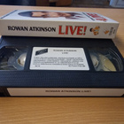 Ei yhdeksän uutiset 1 / Rowan Atkinson Live / Bean (3xVHS) - pikkukuva 4