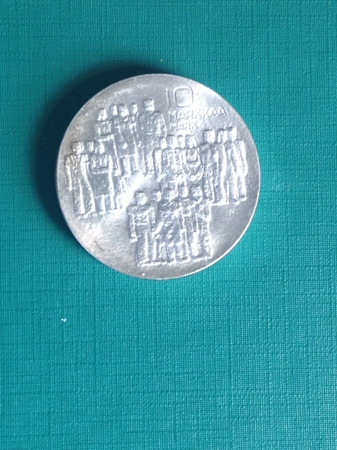 Suomi  60 vuotta  10 mk. 1977     Katso kuvvaus.